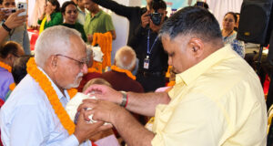 सेवा संकल्प अभियान : अंतर्राष्ट्रीय वृद्धजन दिवस पर सियानगुड़ी में बुजुर्गों का सम्मान, राजेश अग्रवाल ने शॉल-श्रीफल भेंट कर लिया आशीर्वाद….