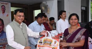 सेवा संकल्प अभियान के तहत मितानिन दीदियों का कैबिनेट मंत्री लखन लाल देवांगन ने किया सम्मान, जनसेवा में योगदान की सराहना की….