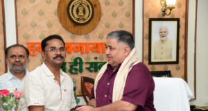 पर्यटन मंत्री राजेश अग्रवाल ने नवा रायपुर स्थित निवास कार्यालय में नागरिकों से की आत्मीय भेंट-मुलाकात…..